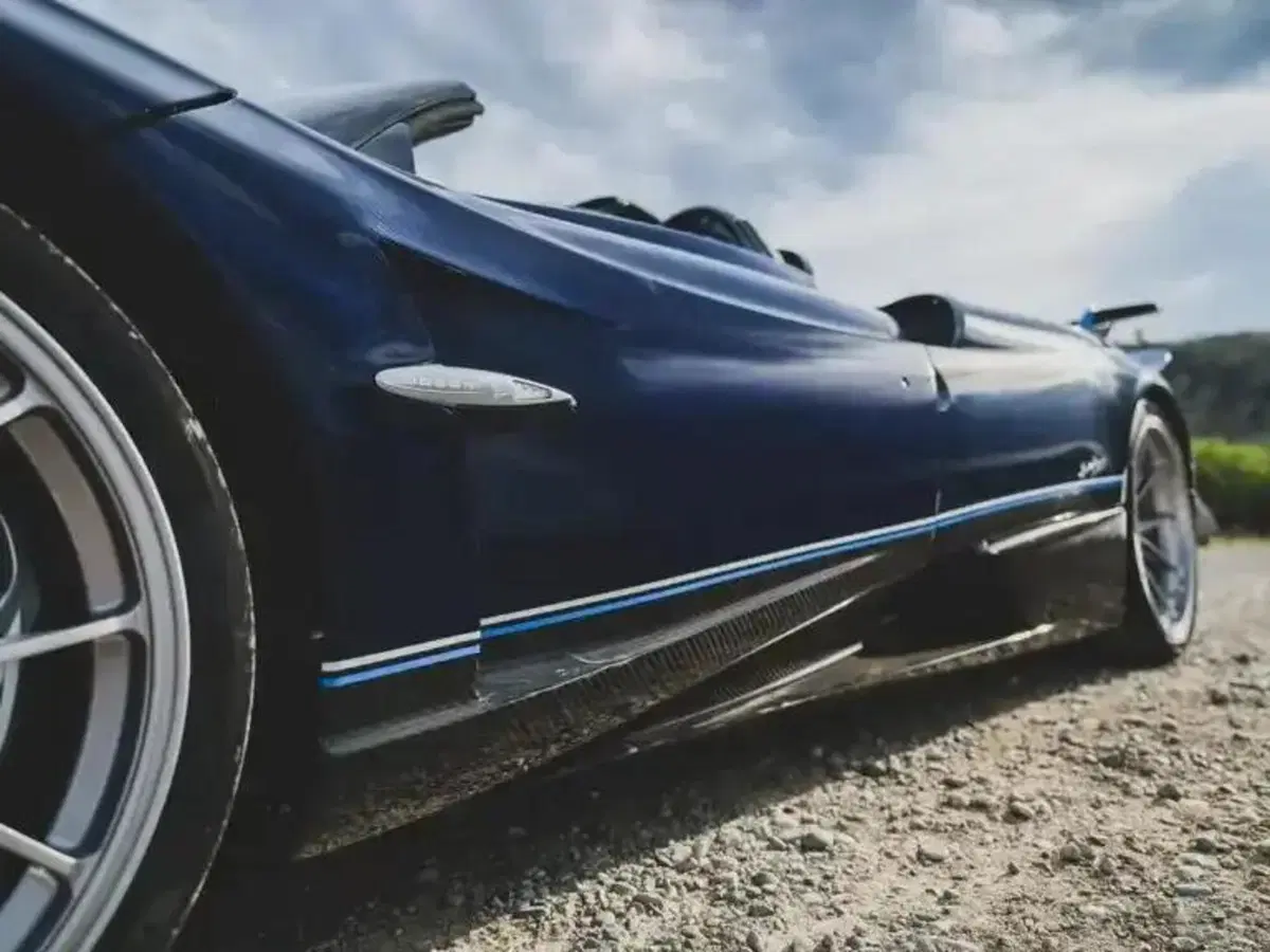 Pagani Huayra Roadster Executor: la prima con cambio manuale va all'asta e può superare i 7 milioni (18)