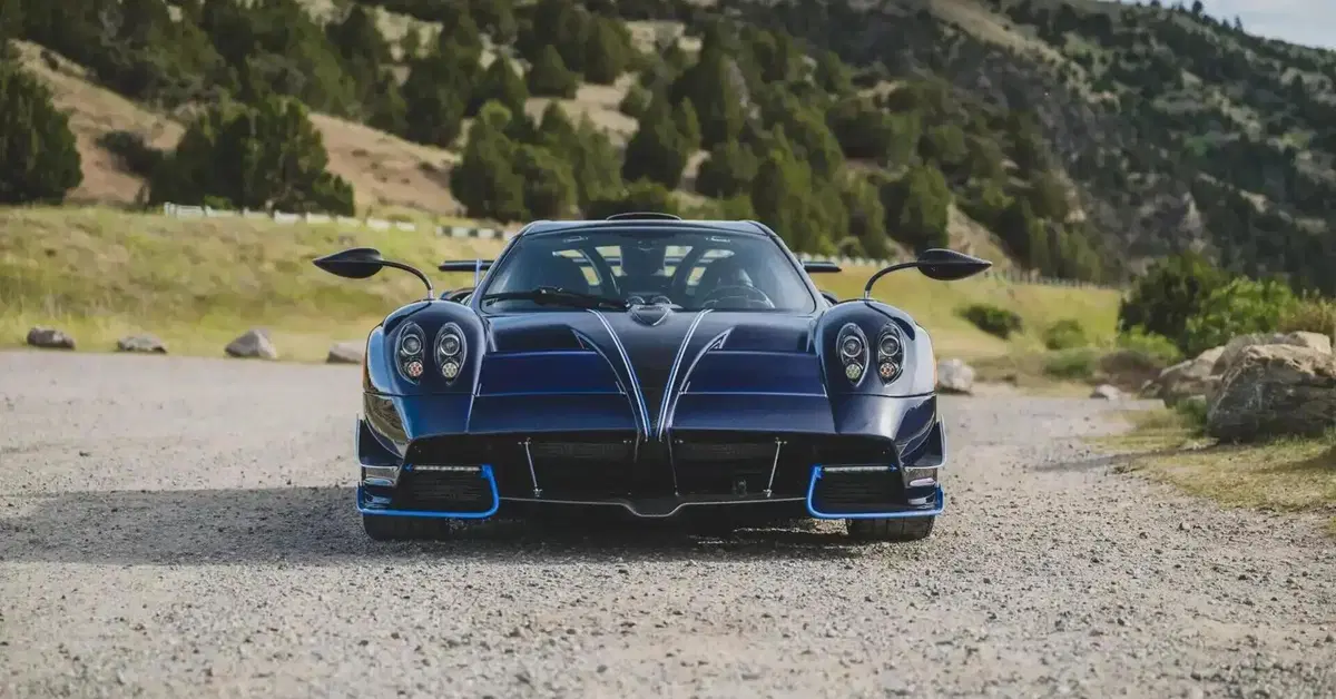 Pagani Huayra Roadster Executor: la prima con cambio manuale va all'asta e pu&ograve; superare i 7 milioni
