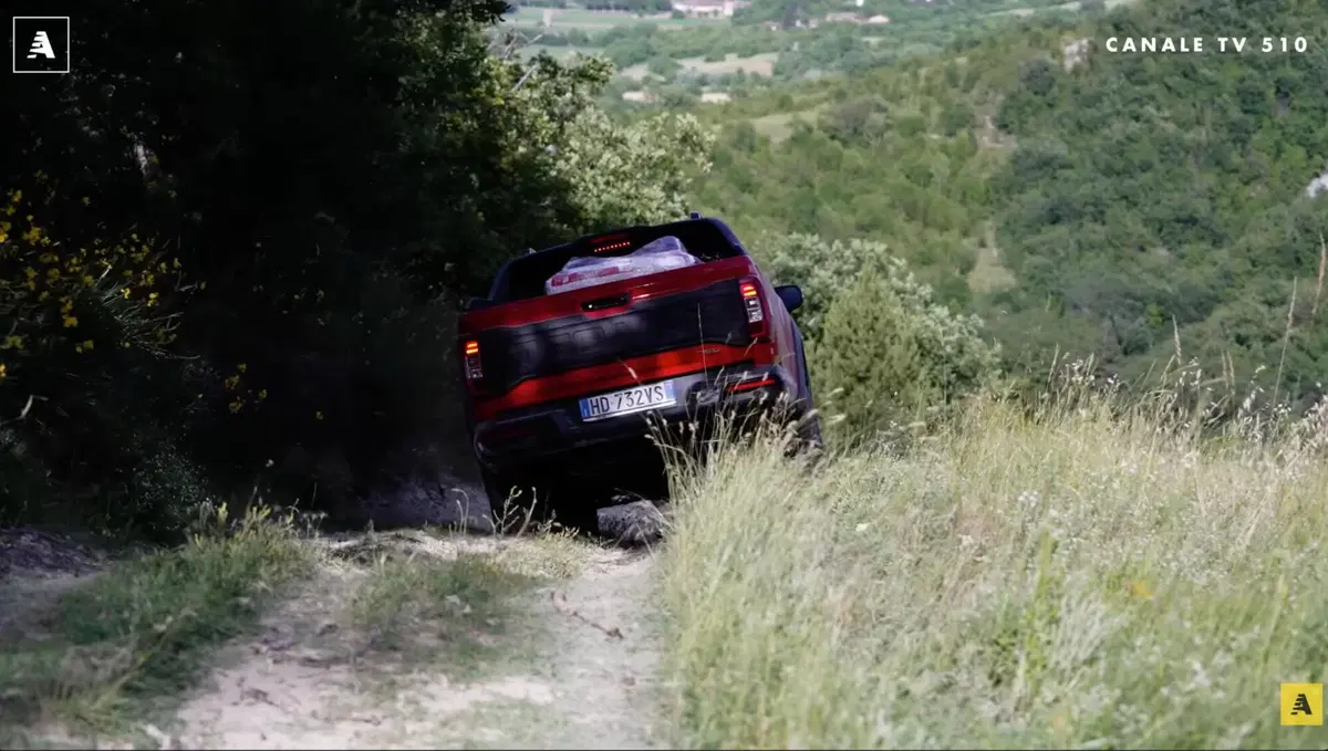 Maxus T60, la prova: con 625 kg nel cassone supera una salita al 30%