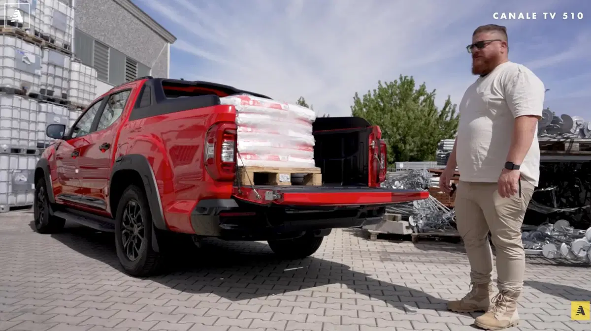 Maxus T60, la prova: con 625 kg nel cassone supera una salita al 30% (2)