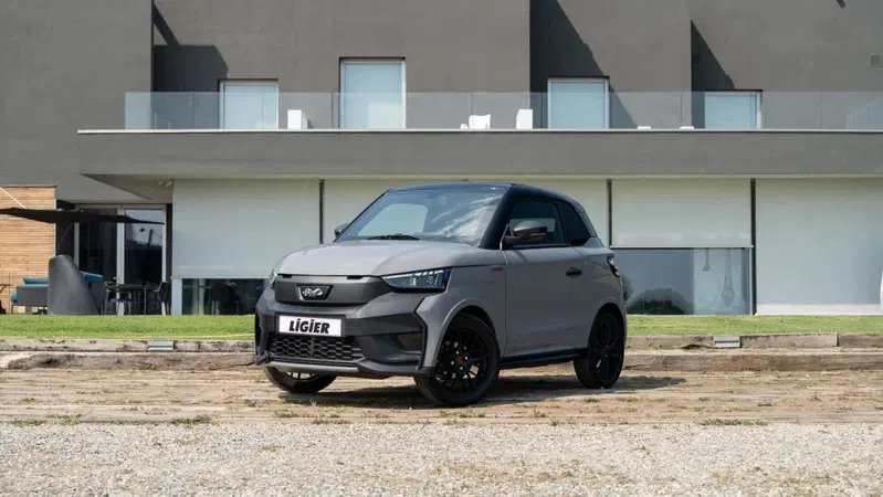 Nuova Ligier JS50 2026: la microcar elettrica che "sgomma", fa il pieno di tecnologia e punta al record di autonomia