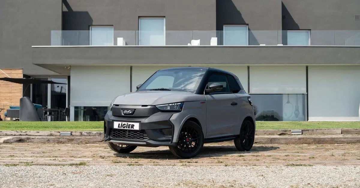Nuova Ligier JS50 2026: la microcar elettrica che "sgomma", fa il pieno di tecnologia e punta al record di autonomia