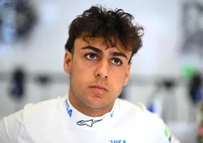 Volare in economy? Preferisco risparmiare. F1 2026? Uguale per me o per Hamilton: la confessione di Lindblad in Ungheria