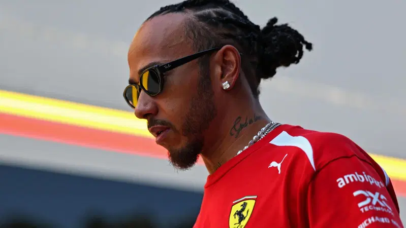 "Un'eternit&agrave; di distanza dallo scorso anno, ma non penso al mondiale. Karate? Mi ha salvato dai bulli": cos&igrave; Hamilton alla vigilia del GP d'Ungheria 2026 di F1