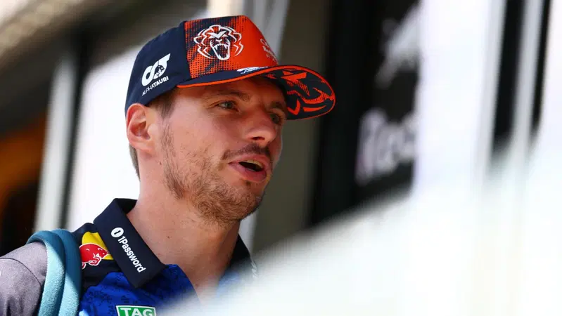 "Potrei smettere anche io, cos&igrave; &egrave; dura per un vero pilota": Verstappen difende Alonso e attacca (ancora) la F1 2026