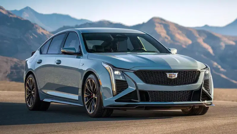 Cadillac rilancia la CT5-V: torna il V8 aspirato con cambio manuale. In America ascoltano ancora gli