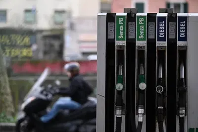 Carburanti, benzina e diesel alle stelle in Italia: perch&eacute; in Spagna il gasolio costa molto meno