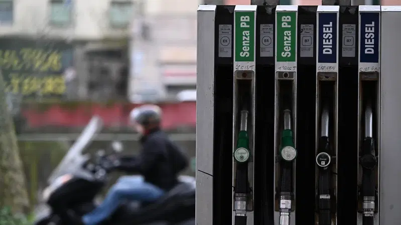 Carburanti alle stelle in Italia: perch&eacute; in Spagna il gasolio costa molto meno