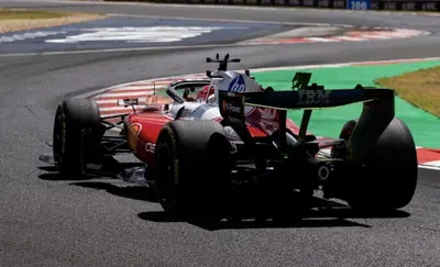 F1. Giallo Leclerc in Ungheria: miglior tempo e stop improvviso in FP1. Ma per la Ferrari c&rsquo;&egrave; un asso nella manica