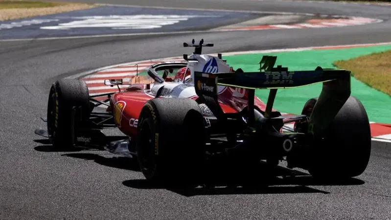 F1. Giallo Leclerc in Ungheria: miglior tempo e stop improvviso in FP1. Ma per la Ferrari c&rsquo;&egrave; un asso nella manica