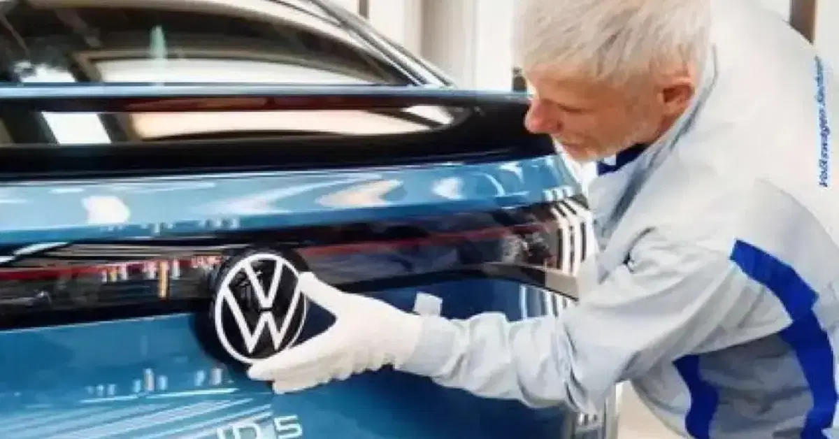 Volkswagen, utili in calo e ricavi rivisti al ribasso: la crisi cinese spaventa Wolfsburg