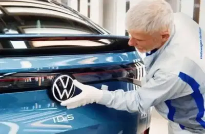 Volkswagen, utili in calo e ricavi rivisti al ribasso: la crisi cinese spaventa Wolfsburg