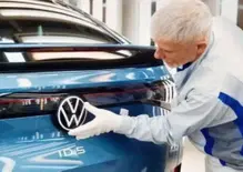 Volkswagen, utili in calo e ricavi rivisti al ribasso: la crisi cinese spaventa Wolfsburg