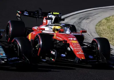 F1. Hamilton risponde a Leclerc in FP2 ed è show Ferrari all'Hungaroring: la Rossa vola, ma dietro è bagarre
