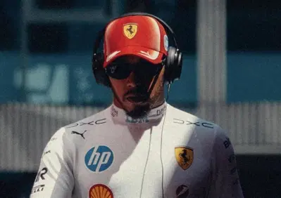 F1. Avevamo la macchina per la pole, è dura da mandare giù: la rabbia di Hamilton e la penalità in Ungheria