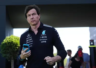F1. I piloti promossi, la squadra no: Wolff punge la Mercedes su affidabilità e aggiornamenti, ma Antonelli vola in vacanza da leader