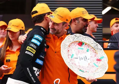 F1. La McLaren è tornata nella corsa agli sviluppi: Stella rilancia la sfida dopo il trionfo di Budapest. E su Norris rivela...