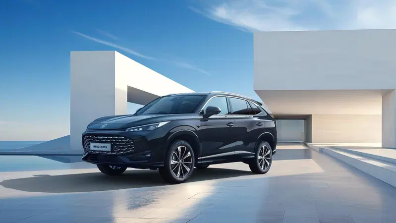 MG HS Hybrid+: 250 kg a pieno carico tra autostrada e montagna per svelare i veri consumi [VIDEO]