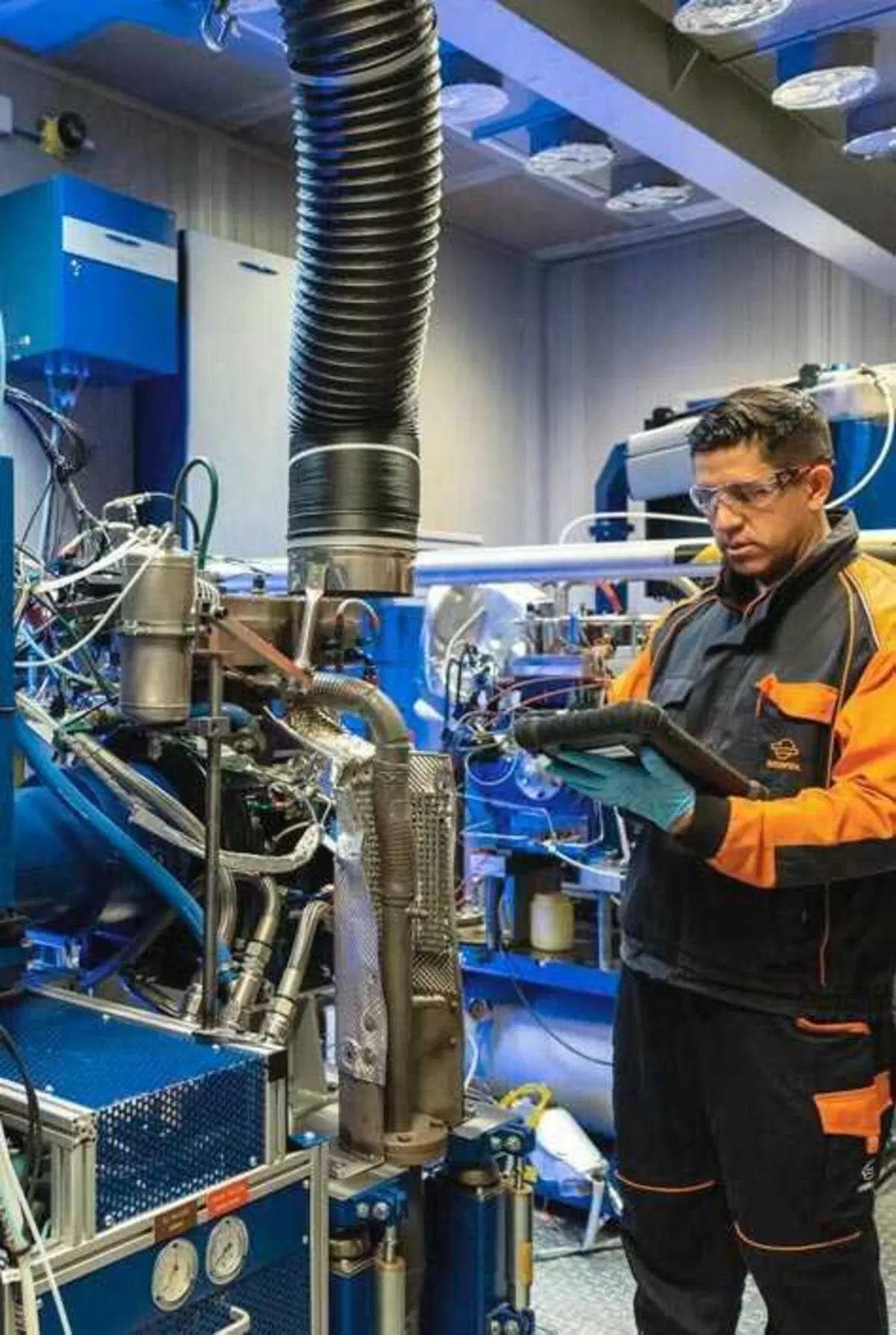 Benzina 100% rinnovabile, il test che punta dritto al 2035: Toyota, BMW, Bosch e Repsol scendono in strada in Spagna