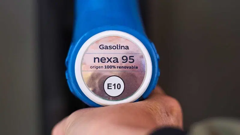 Benzina 100% rinnovabile, il test che punta dritto al 2035: Toyota, BMW, Bosch e Repsol scendono in strada in Spagna
