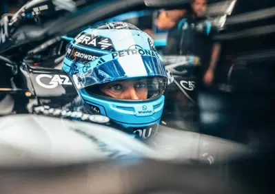 F1. “Mi sta accadendo di tutto, voglio solo dimenticarmi delle corse”: lo psicodramma di Russell tra l'incubo W17 e l'ombra di Antonelli