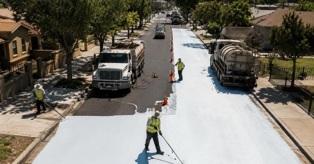 Los Angeles dipinge l'asfalto: la vernice che abbassa la temperatura delle strade
