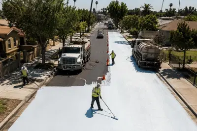 Los Angeles dipinge l'asfalto: la vernice che abbassa la temperatura delle strade