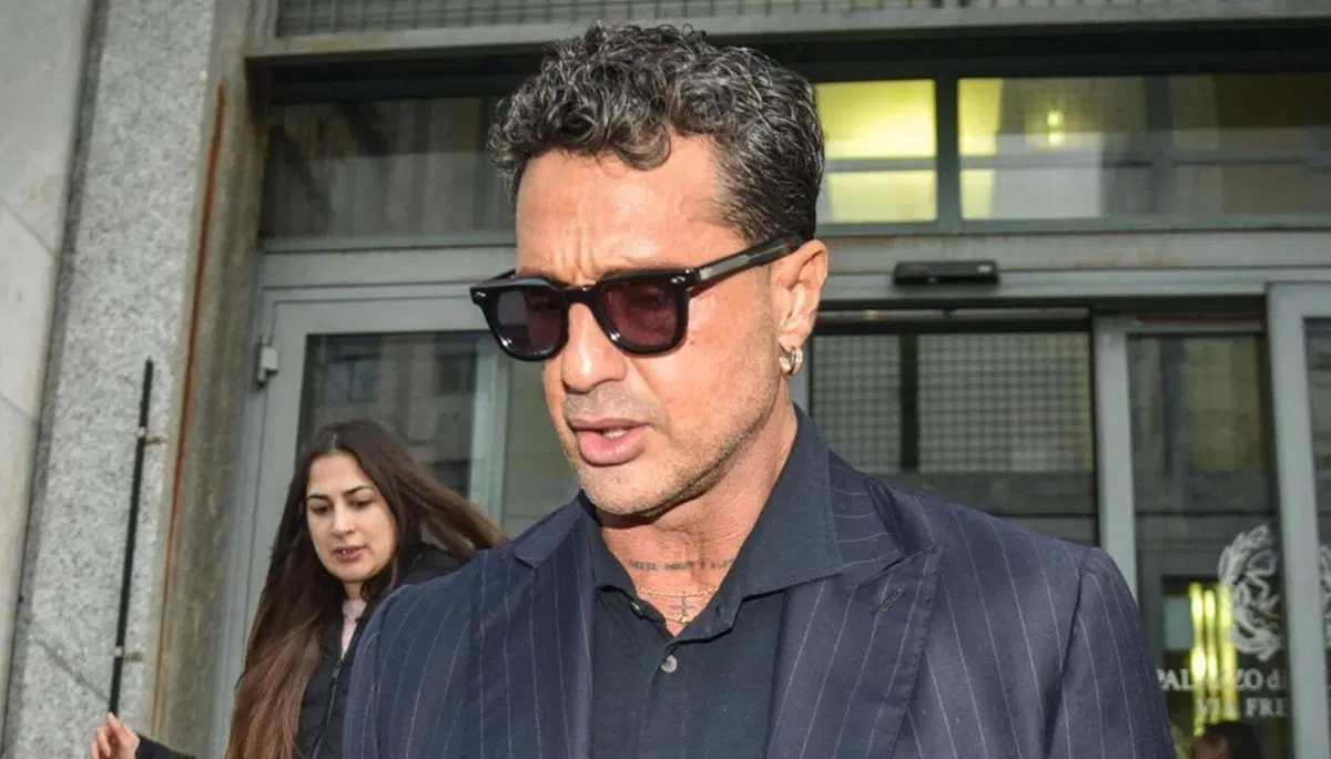 Jeep abbandonata in autostrada senza benzina: ecco la cifra che dovr&agrave; pagare Fabrizio Corona