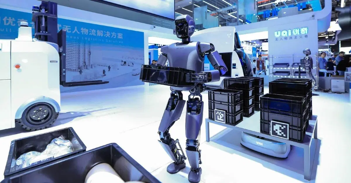 BYD presenta il suo primo robot umanoide: rivoluzione utile o semplice esercizio tecnologico?