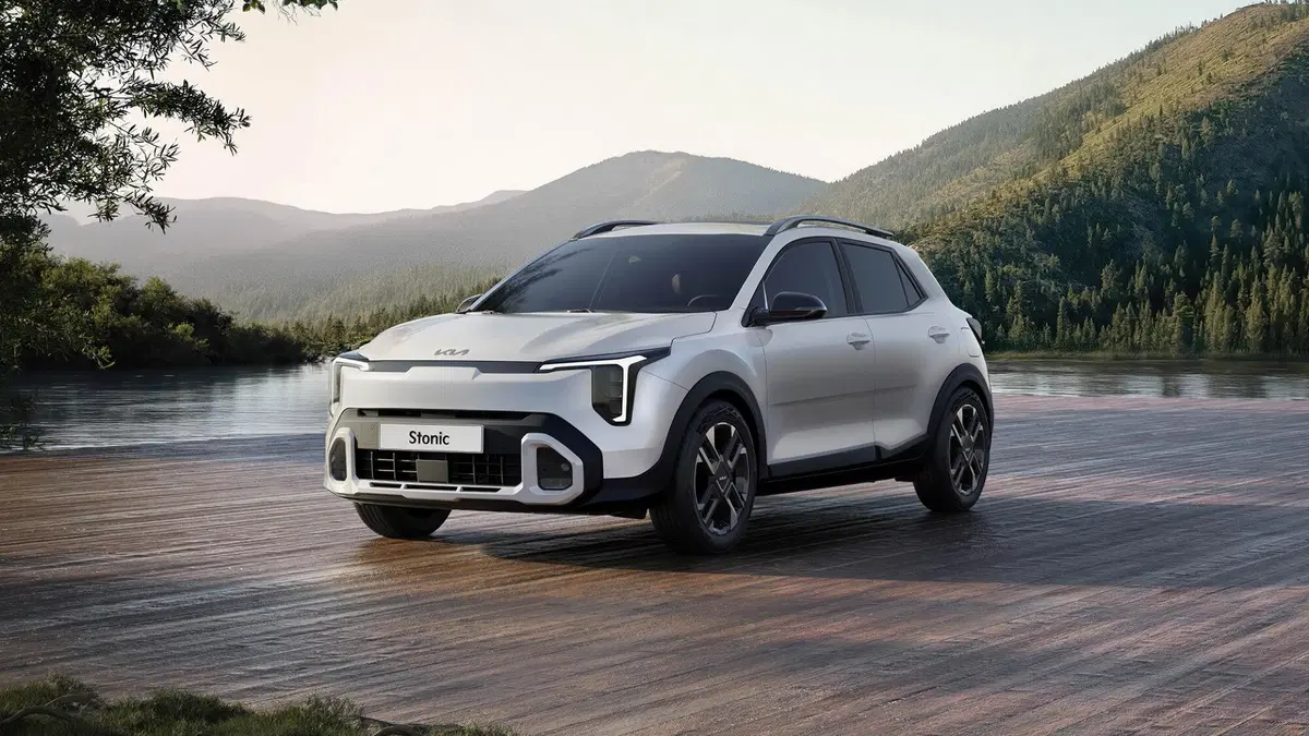 Kia Stonic 2026: un design tutto nuovo per riprendersi il trono dei B-SUV (da meno di 17.000 euro) [VIDEO]