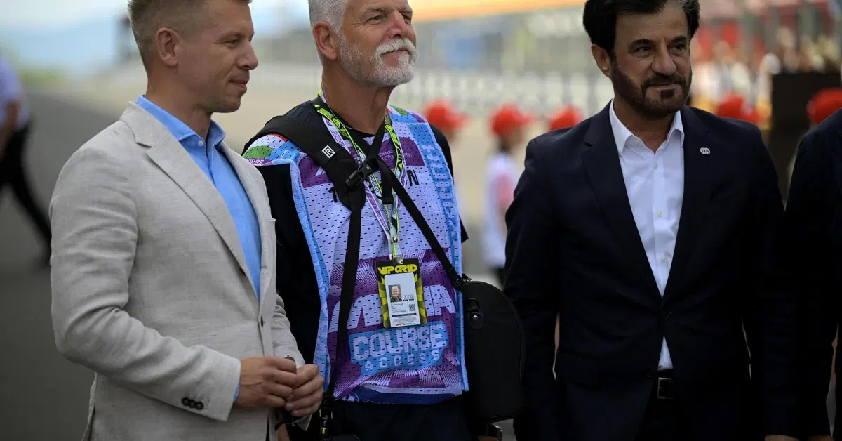 Dalla 24 Ore di Le Mans alla F1 in Ungheria: il Capo di Stato sveste l'abito ufficiale e va a bordo pista con la macchina fotografica