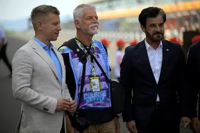 Dalla 24 Ore di Le Mans alla F1 in Ungheria: il Capo di Stato sveste l'abito ufficiale e va a bordo pista con la macchina fotografica