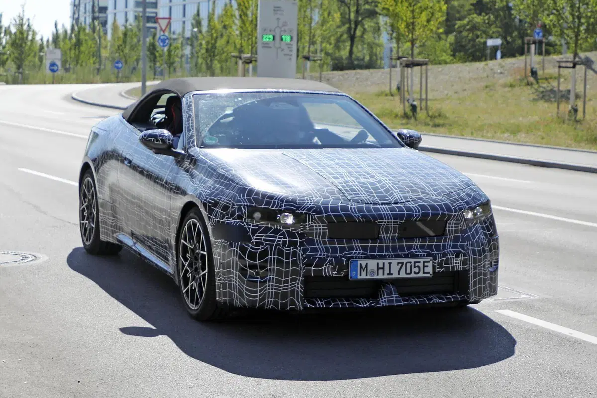 BMW i4 Cabrio: elettrica, scoperta e pronta per il futuro (2)