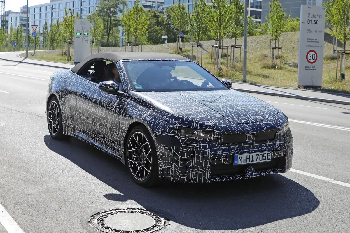 BMW i4 Cabrio: elettrica, scoperta e pronta per il futuro (3)