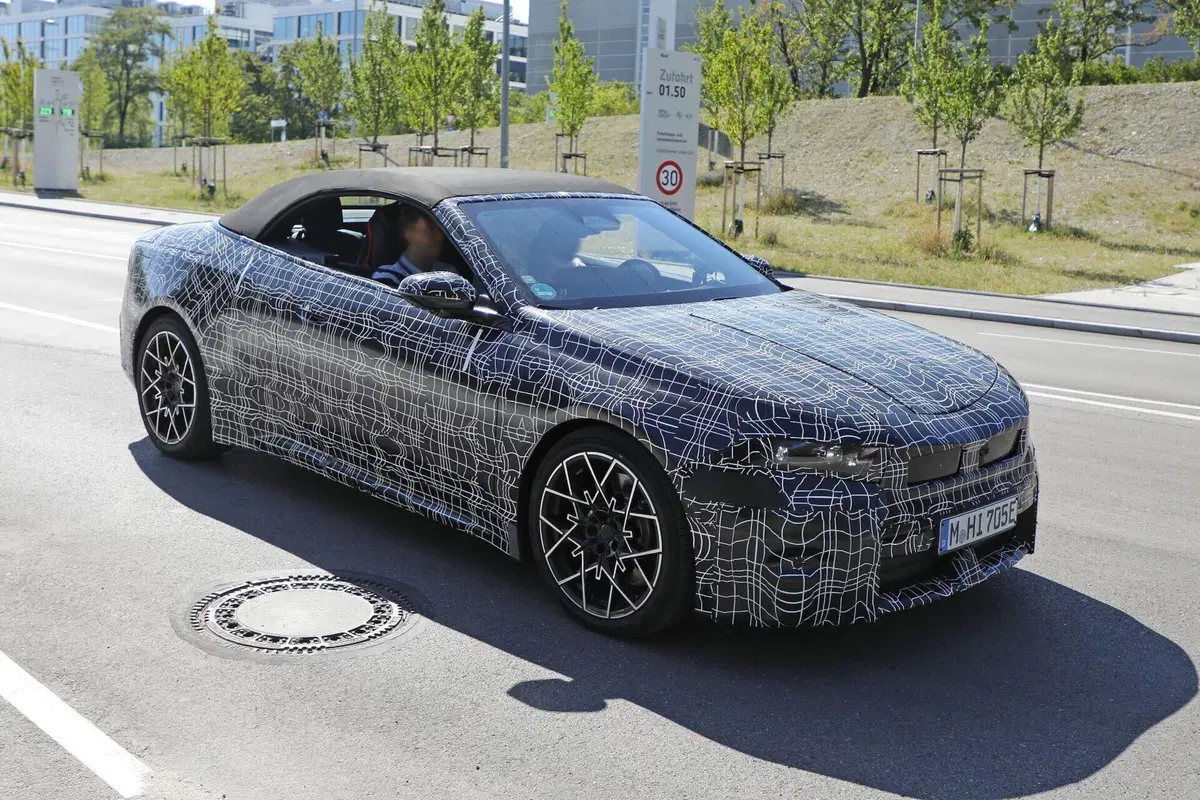 BMW i4 Cabrio: elettrica, scoperta e pronta per il futuro (4)