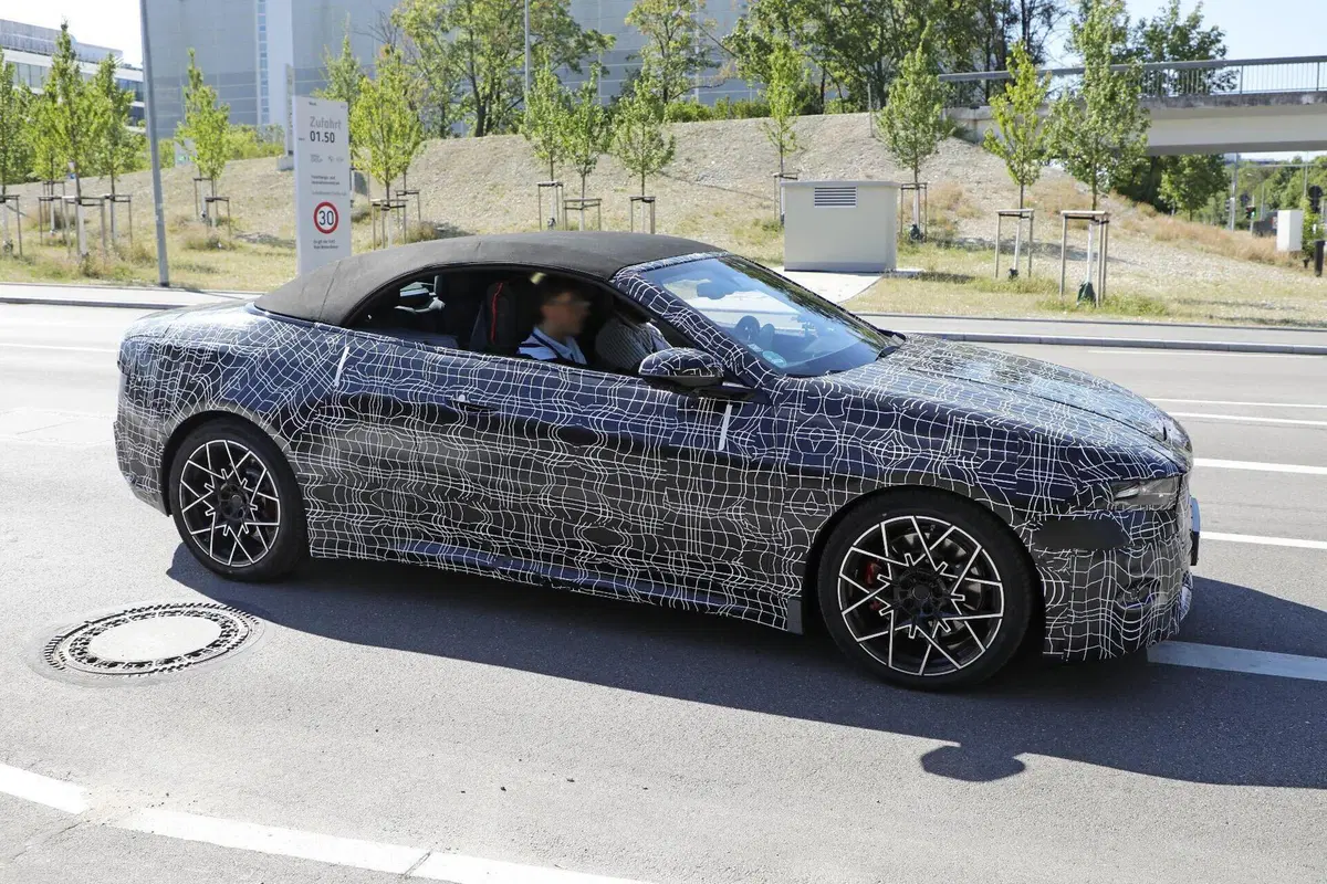 BMW i4 Cabrio: elettrica, scoperta e pronta per il futuro (6)