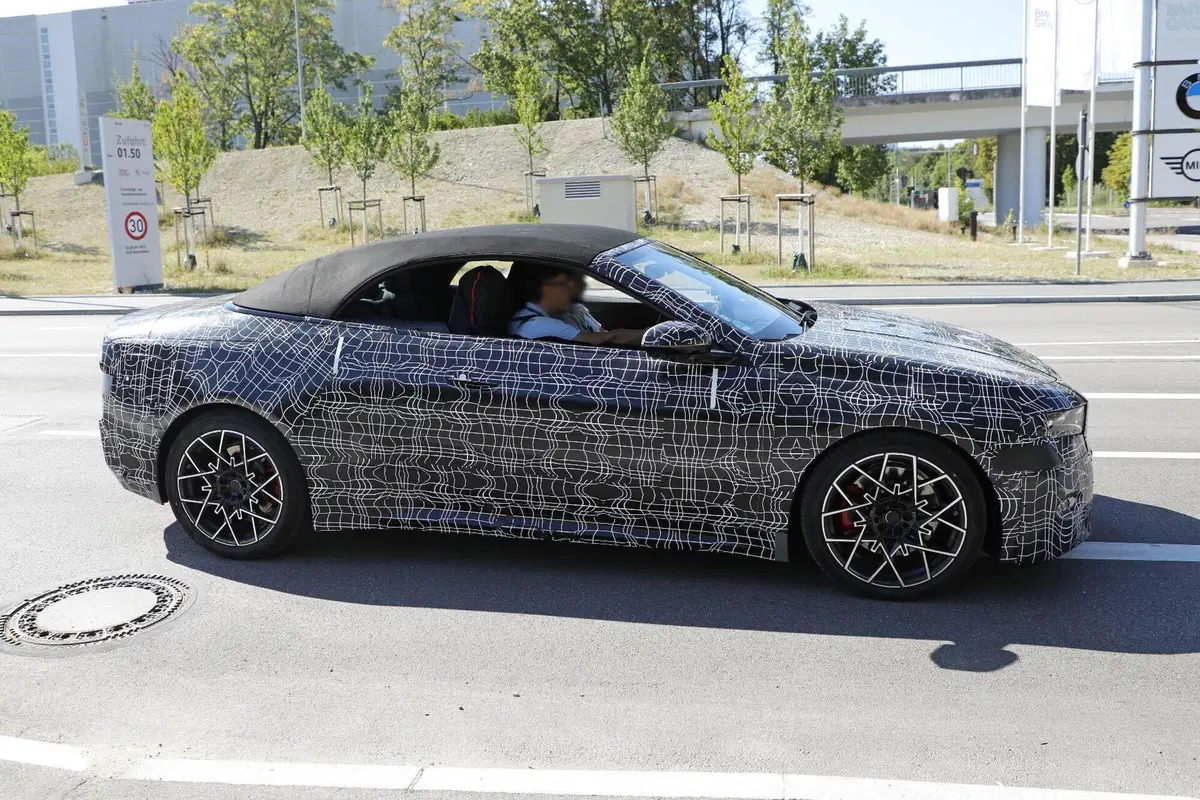 BMW i4 Cabrio: elettrica, scoperta e pronta per il futuro (7)