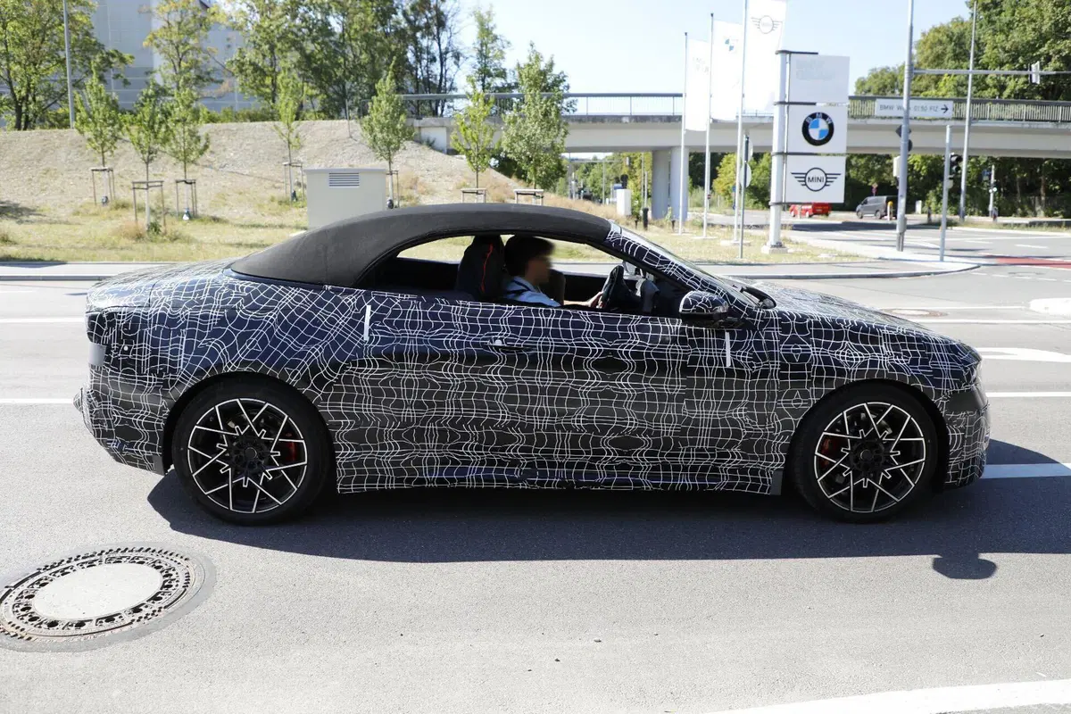 BMW i4 Cabrio: elettrica, scoperta e pronta per il futuro (8)