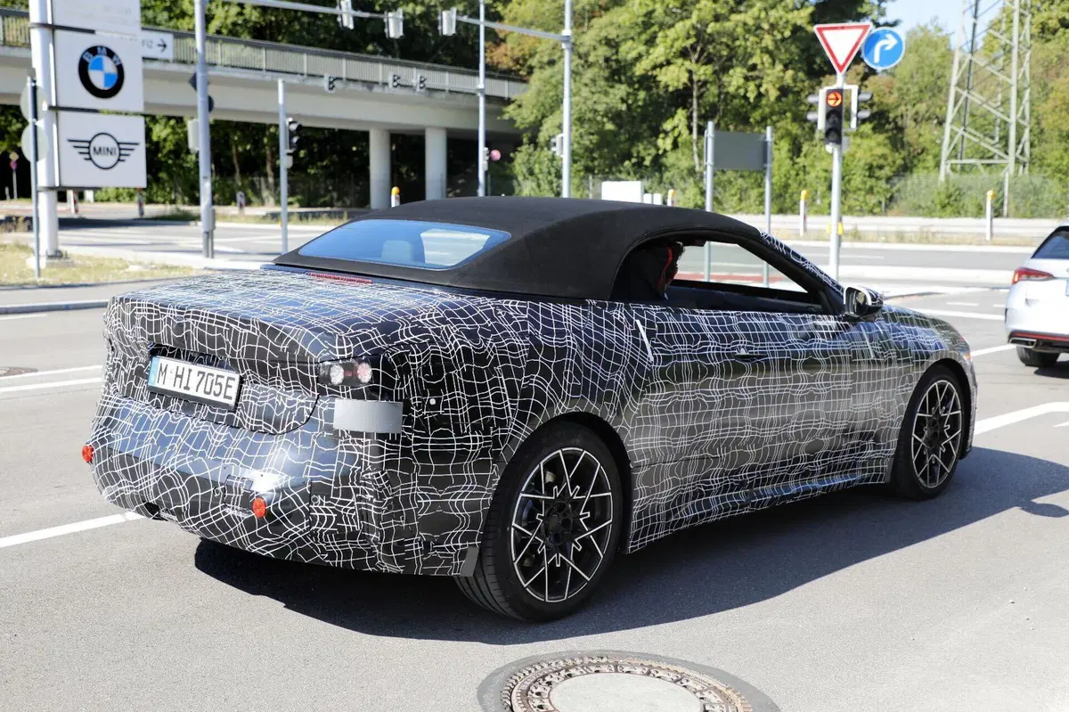 BMW i4 Cabrio: elettrica, scoperta e pronta per il futuro (9)