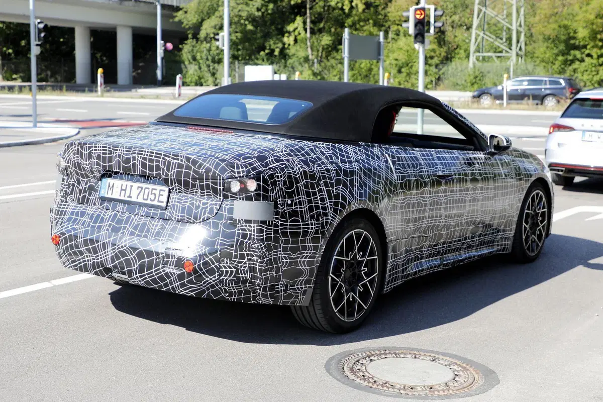 BMW i4 Cabrio: elettrica, scoperta e pronta per il futuro (10)