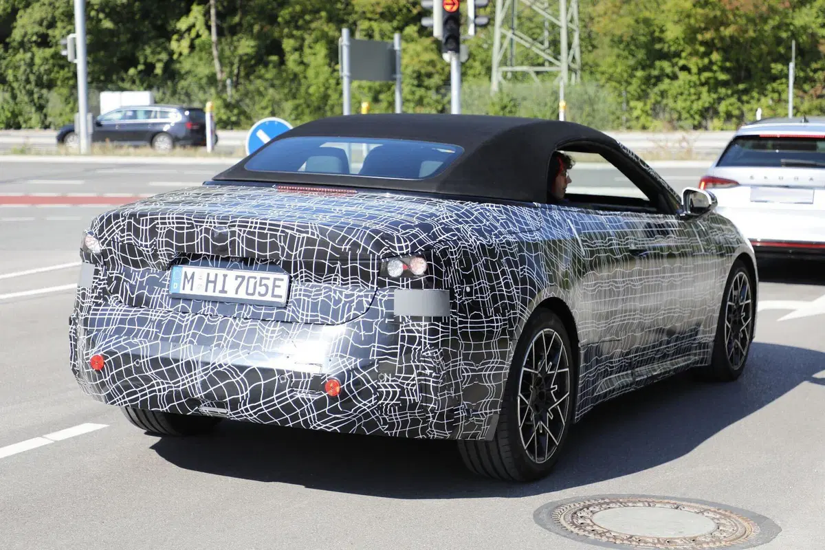 BMW i4 Cabrio: elettrica, scoperta e pronta per il futuro (11)