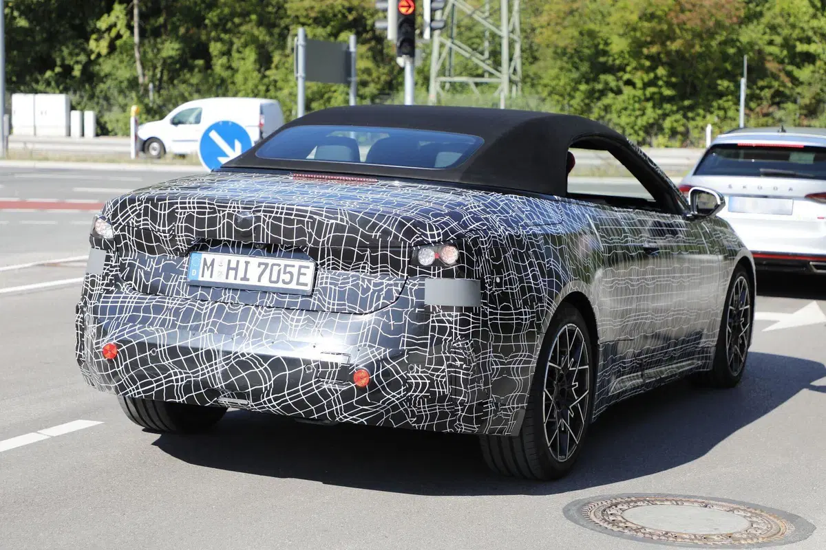 BMW i4 Cabrio: elettrica, scoperta e pronta per il futuro (12)