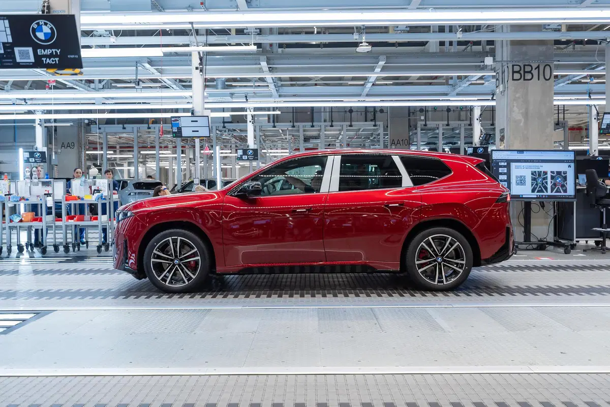 BMW iX3, boom di ordini: il SUV elettrico della Neue Klasse convince il mercato