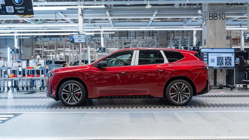 BMW iX3, boom di ordini: il SUV elettrico della Neue Klasse convince il mercato