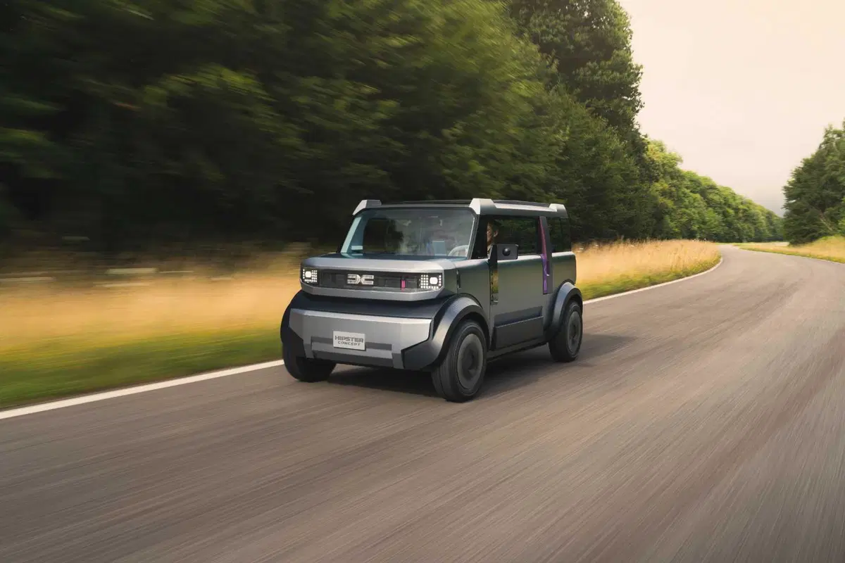 Dacia Hipster, la mini elettrica da 13.000 euro esce allo scoperto: 4 posti e si guida a 16 anni (2)