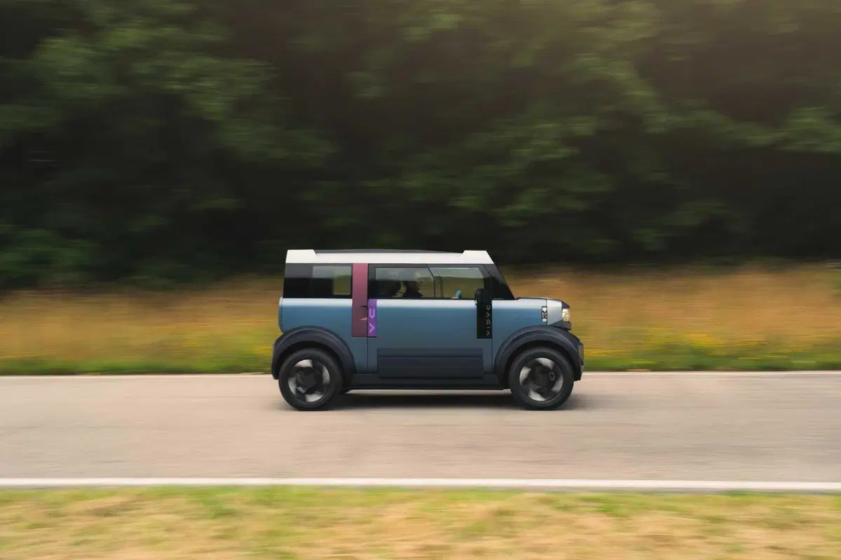 Dacia Hipster, la mini elettrica da 13.000 euro esce allo scoperto: 4 posti e si guida a 16 anni (4)