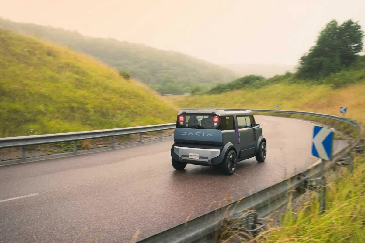 Dacia Hipster, la mini elettrica da 13.000 euro esce allo scoperto: 4 posti e si guida a 16 anni (6)