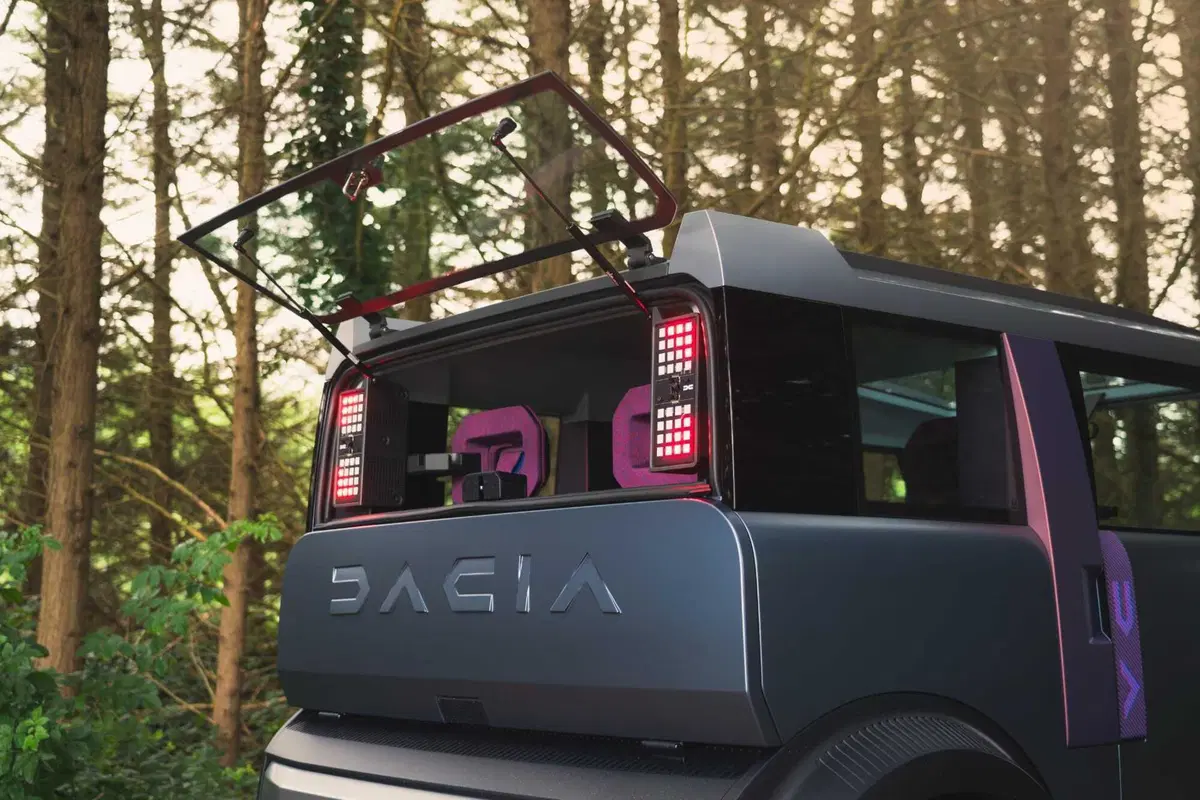 Dacia Hipster, la mini elettrica da 13.000 euro esce allo scoperto: 4 posti e si guida a 16 anni (15)