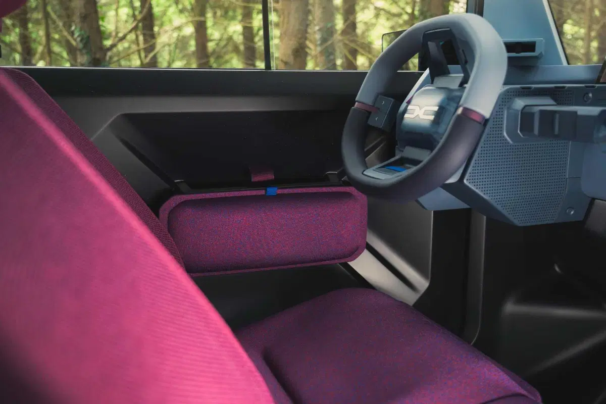 Dacia Hipster, la mini elettrica da 13.000 euro esce allo scoperto: 4 posti e si guida a 16 anni (18)