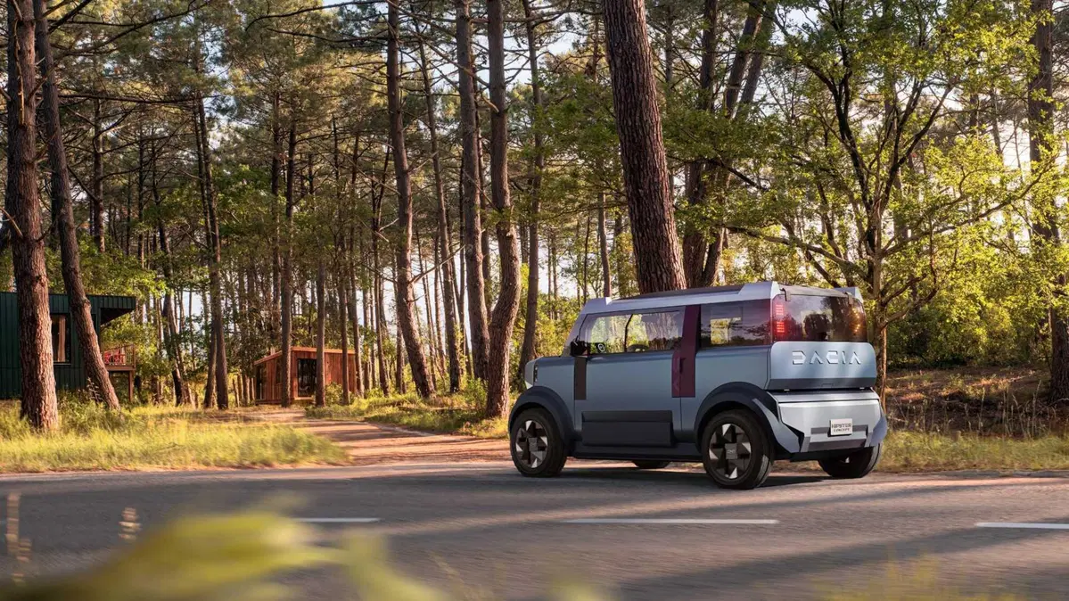 Dacia Hipster, la mini elettrica da 13.000 euro esce allo scoperto: 4 posti e si guida a 16 anni (25)